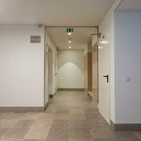 Joivy Modern 1-bed Nearby Praca Do Comercio, In Baixa 公寓